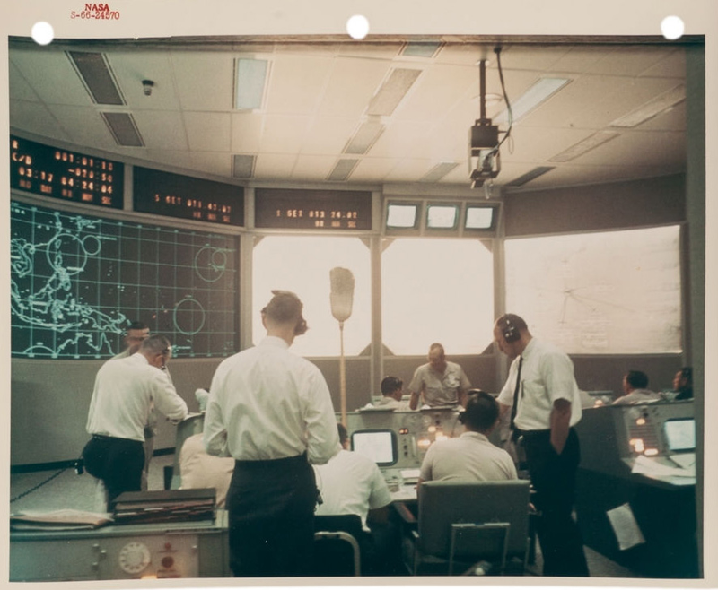 Illustration for article titled Classic Mission Control Photos Show Space Heroes On The Ground